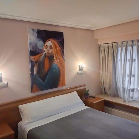 Hostal Alvarez โอเบียโด ภายนอก รูปภาพ