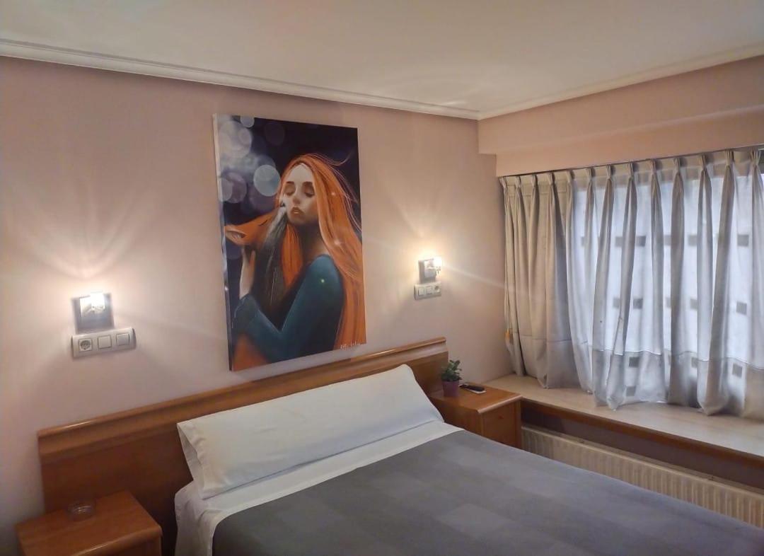 Hostal Alvarez โอเบียโด ภายนอก รูปภาพ
