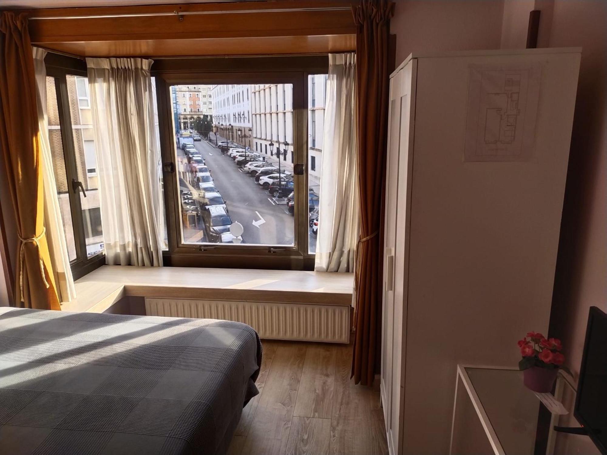 Hostal Alvarez โอเบียโด ภายนอก รูปภาพ